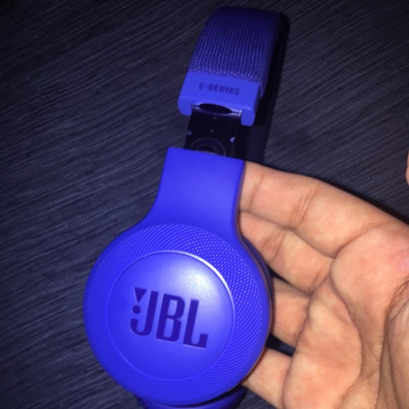 JBL BLUETOOTH HEADPHONE - Picture 2 of 5